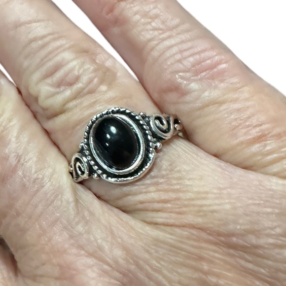 Antique Silver Embossed Ring with Center Black Stone - Picture 3 of 4